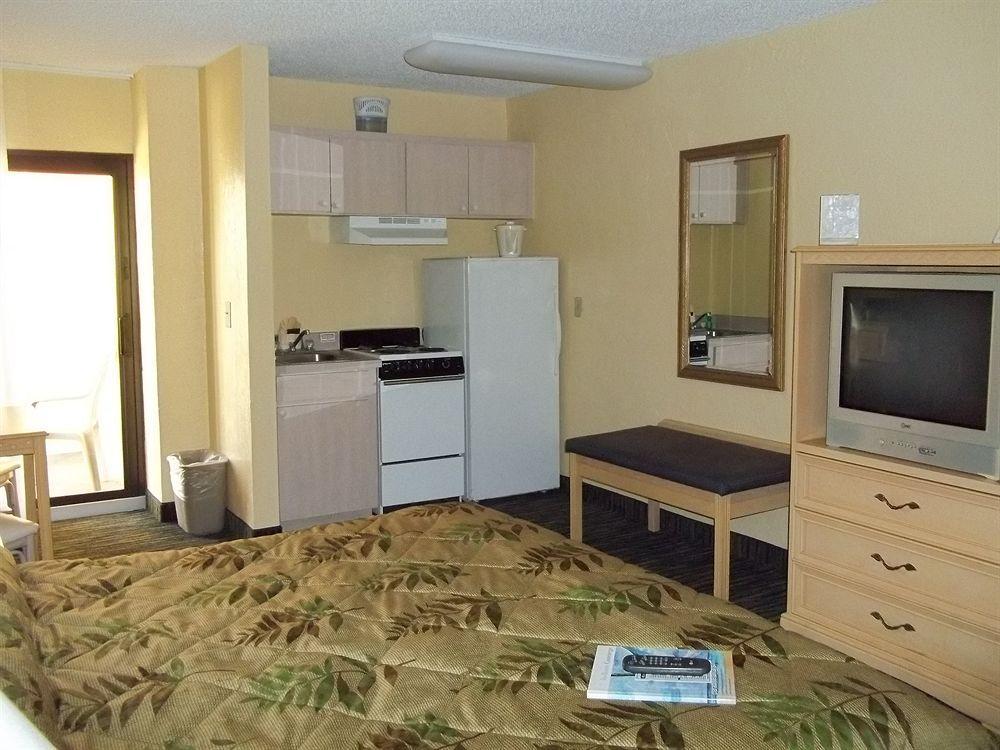 Holiday Inn Express & Suites Oceanfront Daytona Beach Shores By Ihg Exterior foto