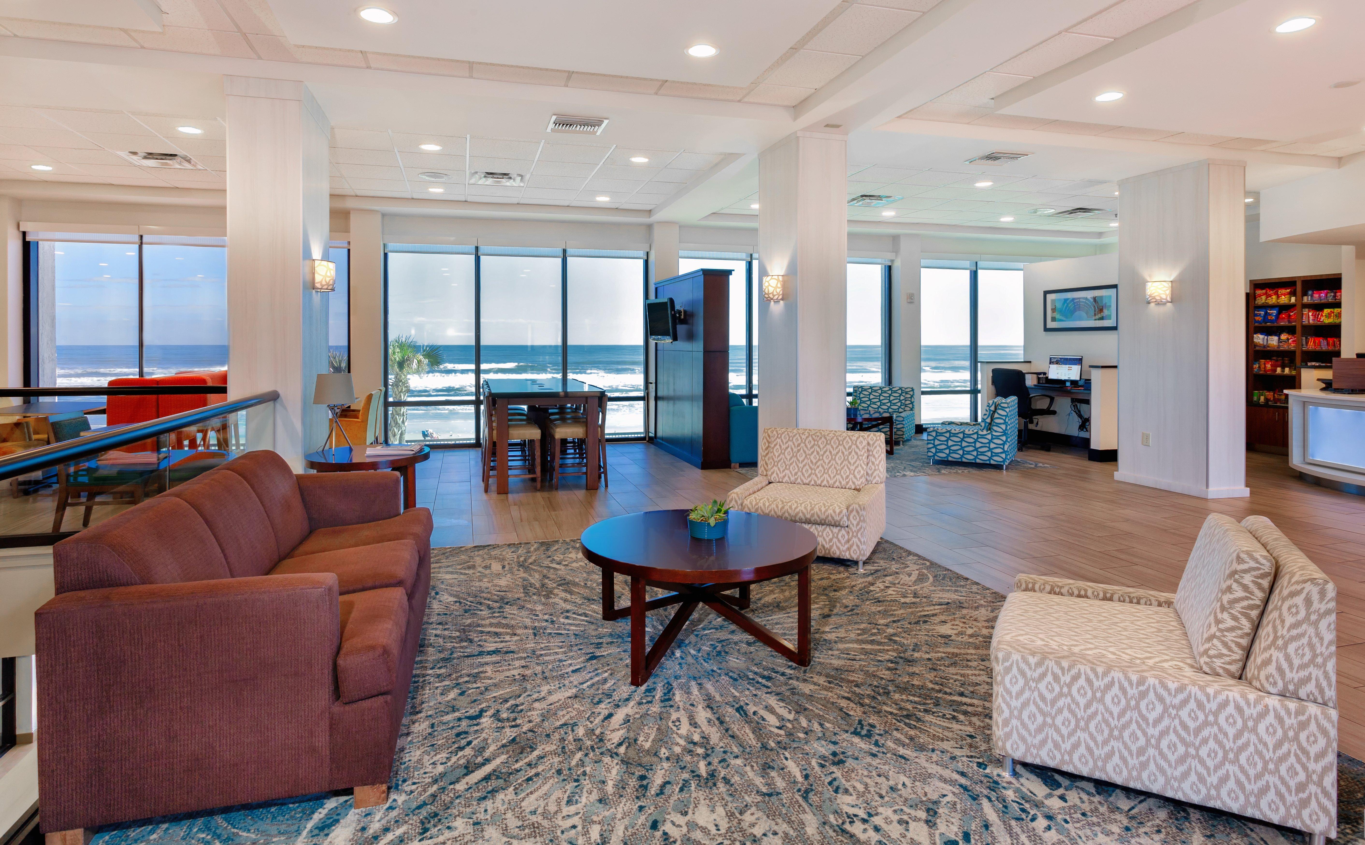 Holiday Inn Express & Suites Oceanfront Daytona Beach Shores By Ihg Exterior foto
