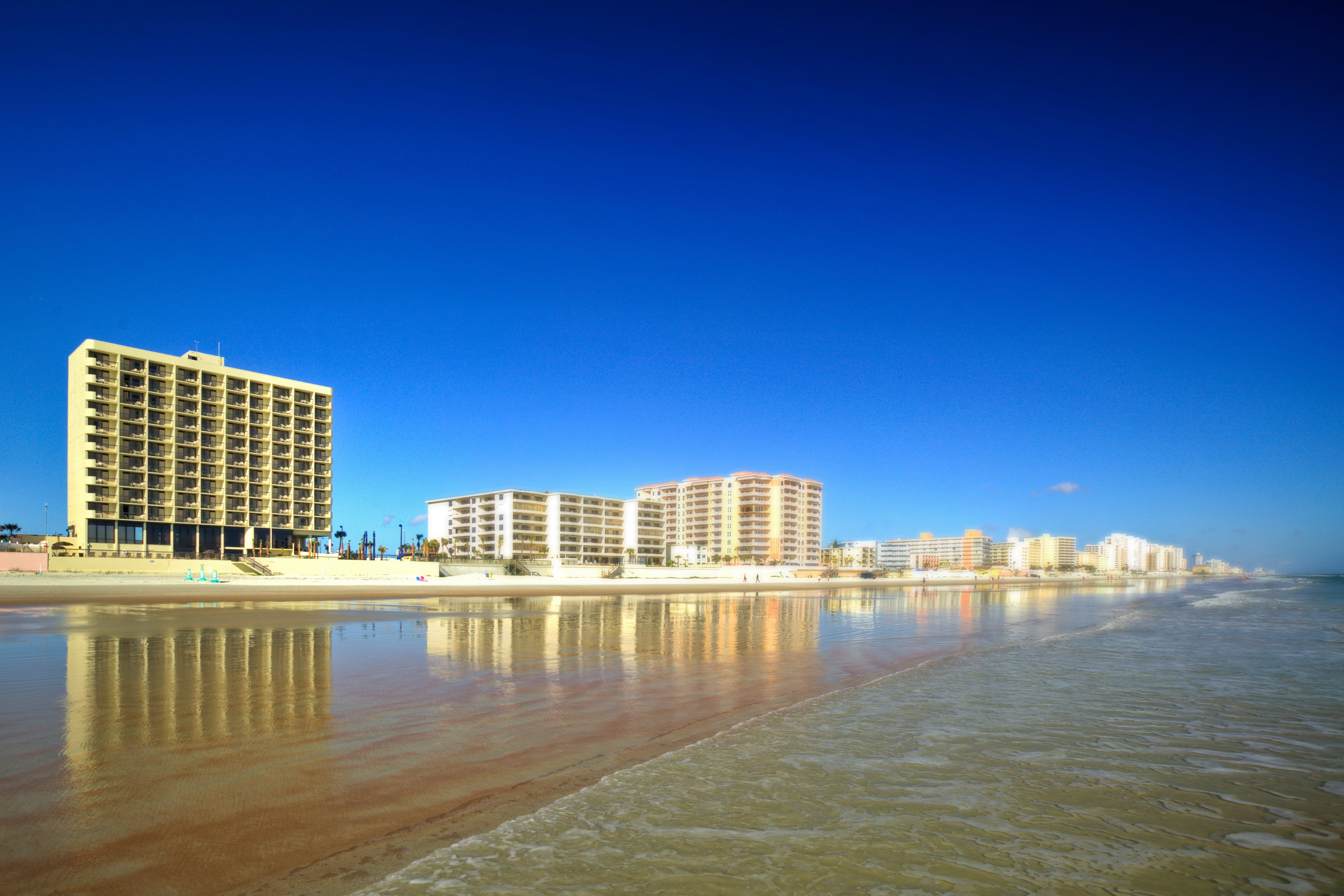 Holiday Inn Express & Suites Oceanfront Daytona Beach Shores By Ihg Exterior foto