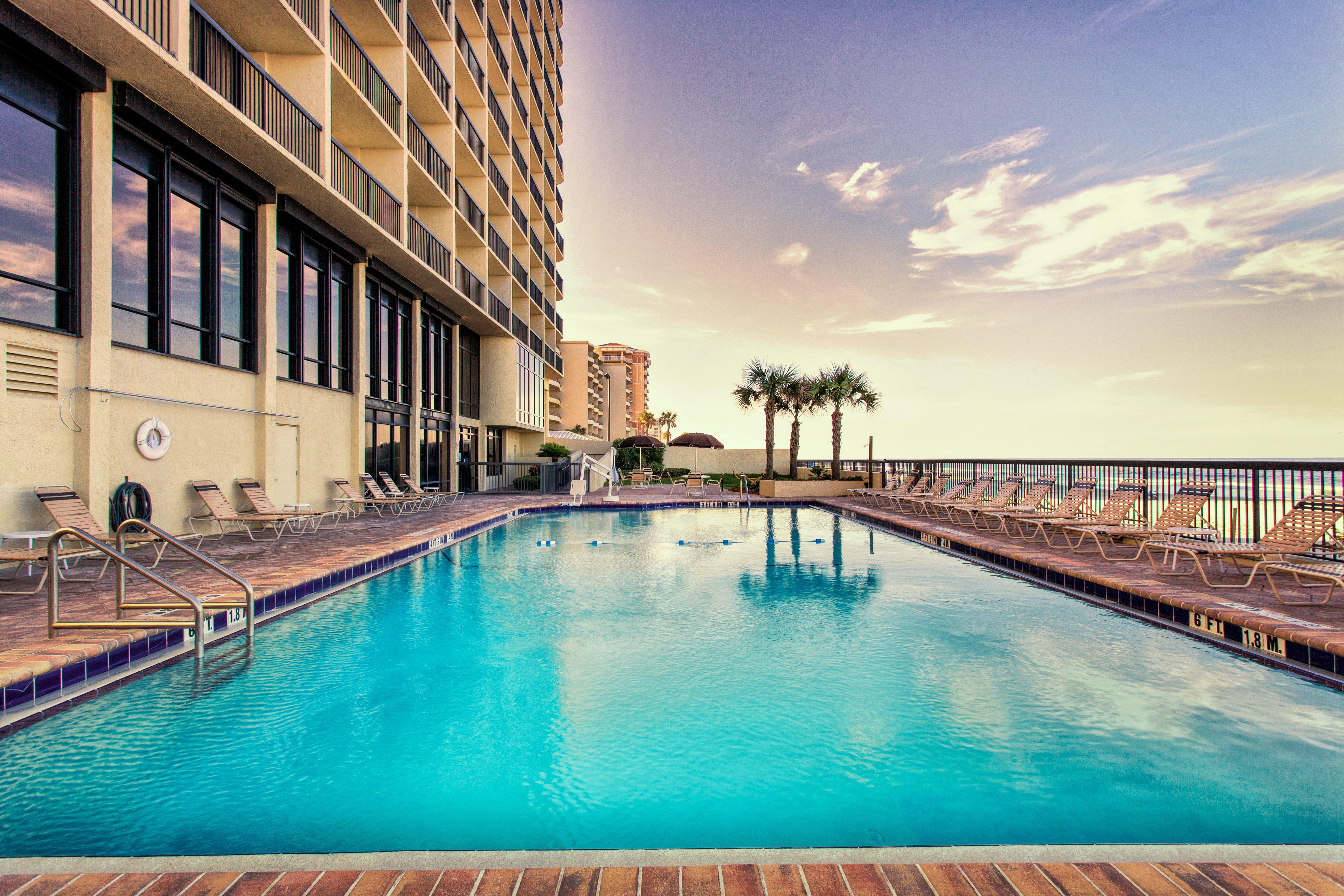 Holiday Inn Express & Suites Oceanfront Daytona Beach Shores By Ihg Exterior foto