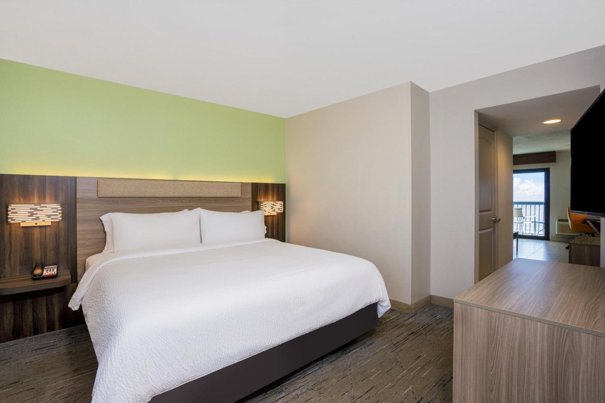Holiday Inn Express & Suites Oceanfront Daytona Beach Shores By Ihg Exterior foto