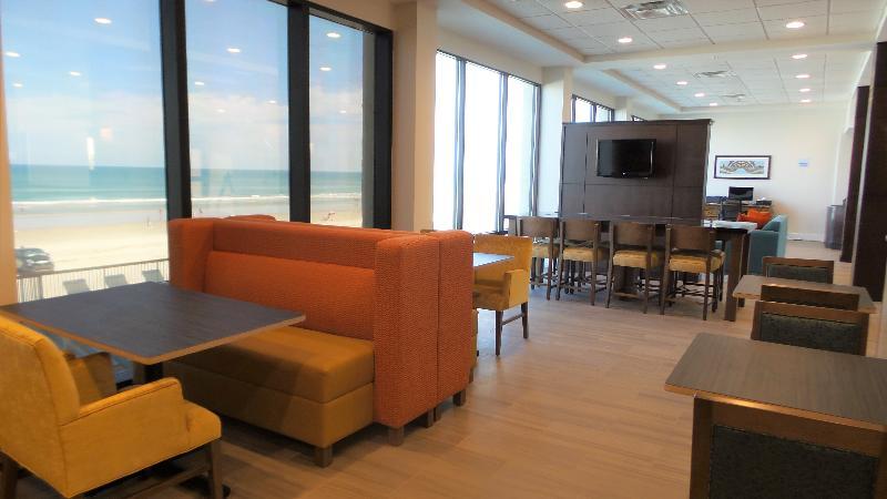 Holiday Inn Express & Suites Oceanfront Daytona Beach Shores By Ihg Exterior foto